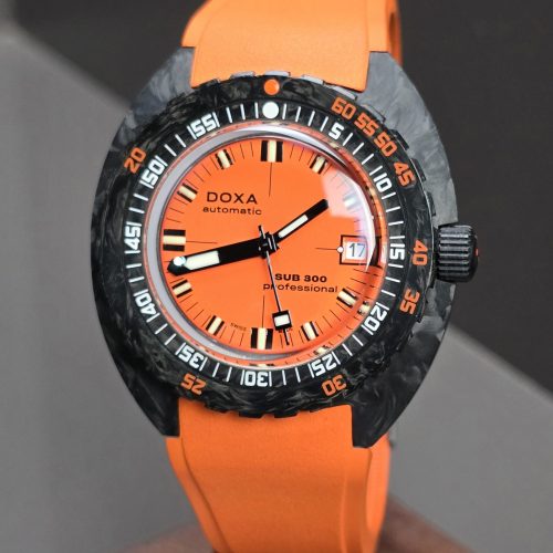 Doxa Sub 300 Carbon Professional